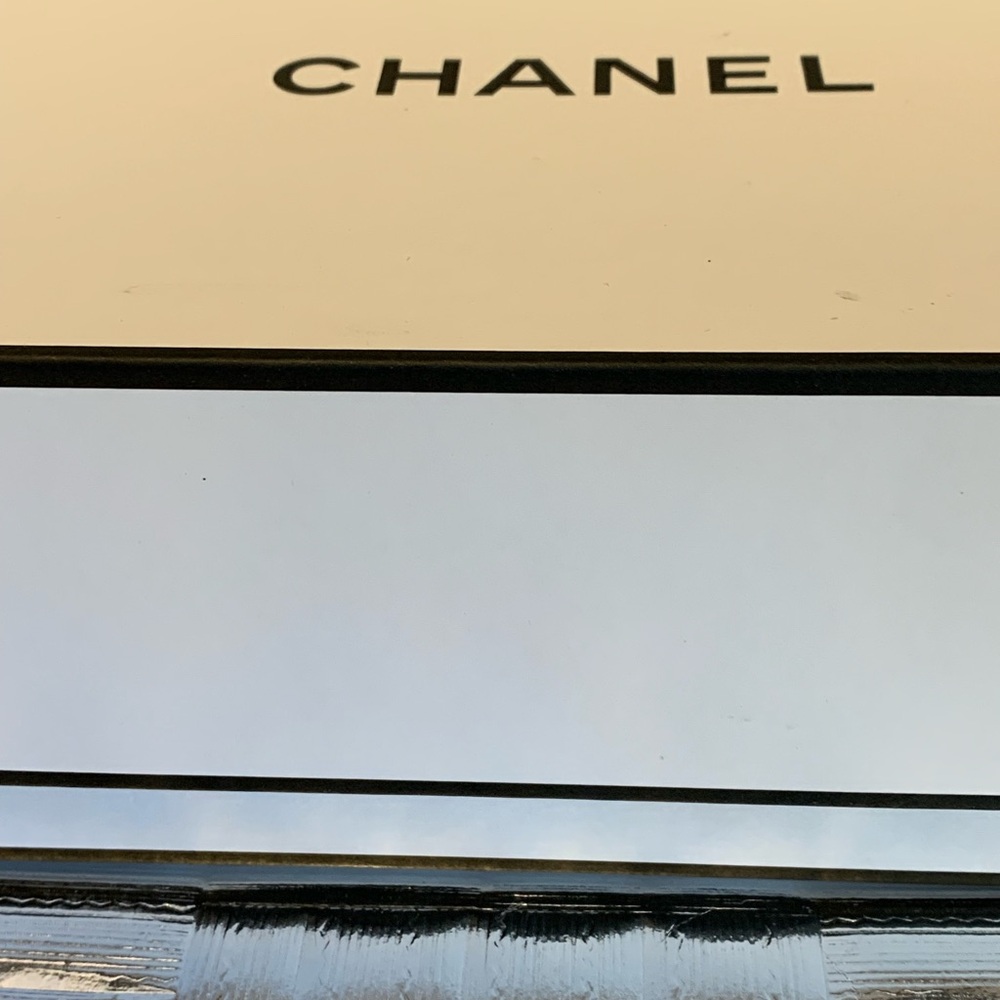 CHANEL Rectangle Empty Gift Box 9"x 6"x 3” AUTHENTIC Chanel Wax Seal & Tissue - Picture 7 of 12